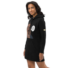 Load image into Gallery viewer, Robe à capuche ROBERT FRANCIS FLEMMING